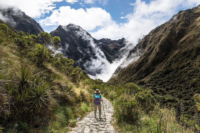 7-Day: Inca Trail Trek to Machu Picchu Group Tour - Day 6: Sun Gate before sunrise, Machu Picchu tour, and down to Aguas Calientes
