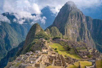 Inca Trail 4 Day Adventure to Machu Picchu with Panoramic Train - Phuyupatamarca and the cloud forest: Inca Flat views and Wiñay Wayna magic