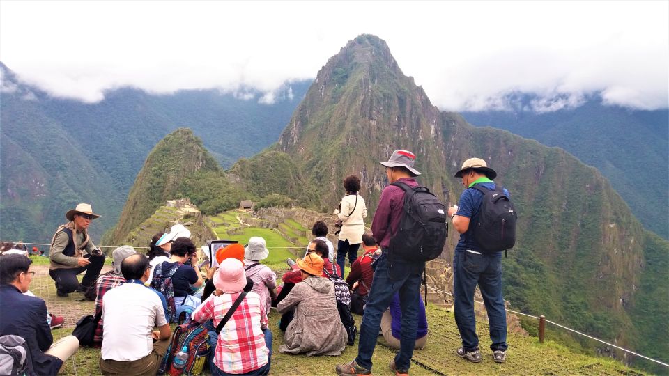 Machu Picchu: Private Tour Guide Service - How the best guides handle crowds and photo stops