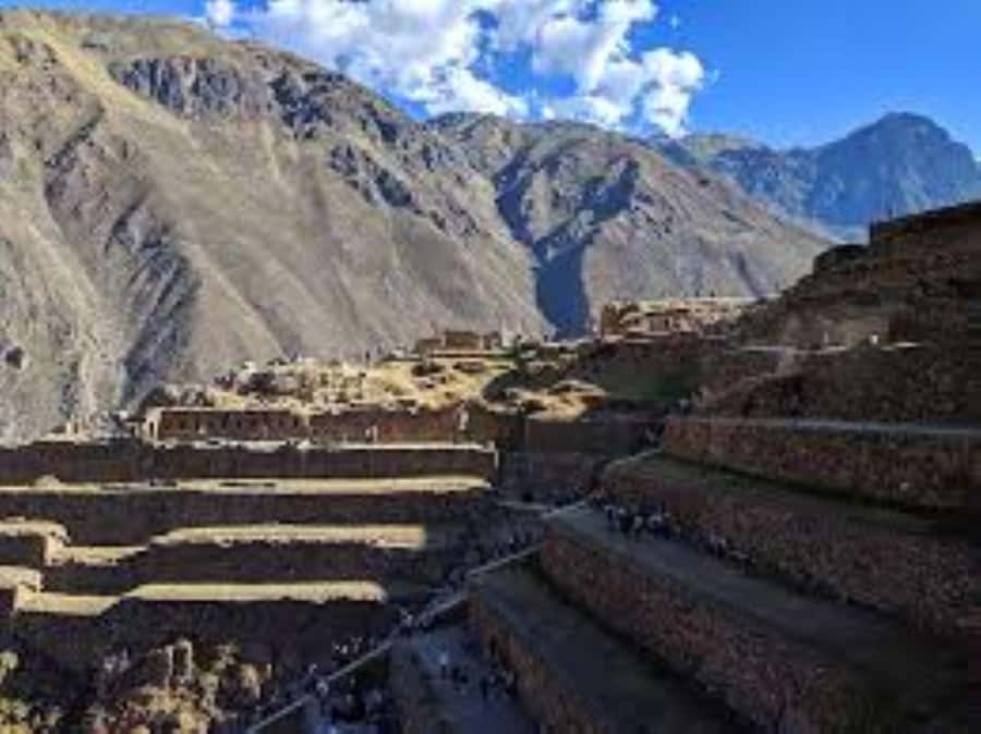 Sacred Valley Vip Cusco - Chinchero: Inca walls, a colonial church, and a textile center