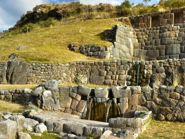 Sacsayhuaman Temple, Tambomachay and Puca Pucara Half-Day Tour - Stop 2: Q’enqo’s carved rock shrine (and what if it’s restricted)